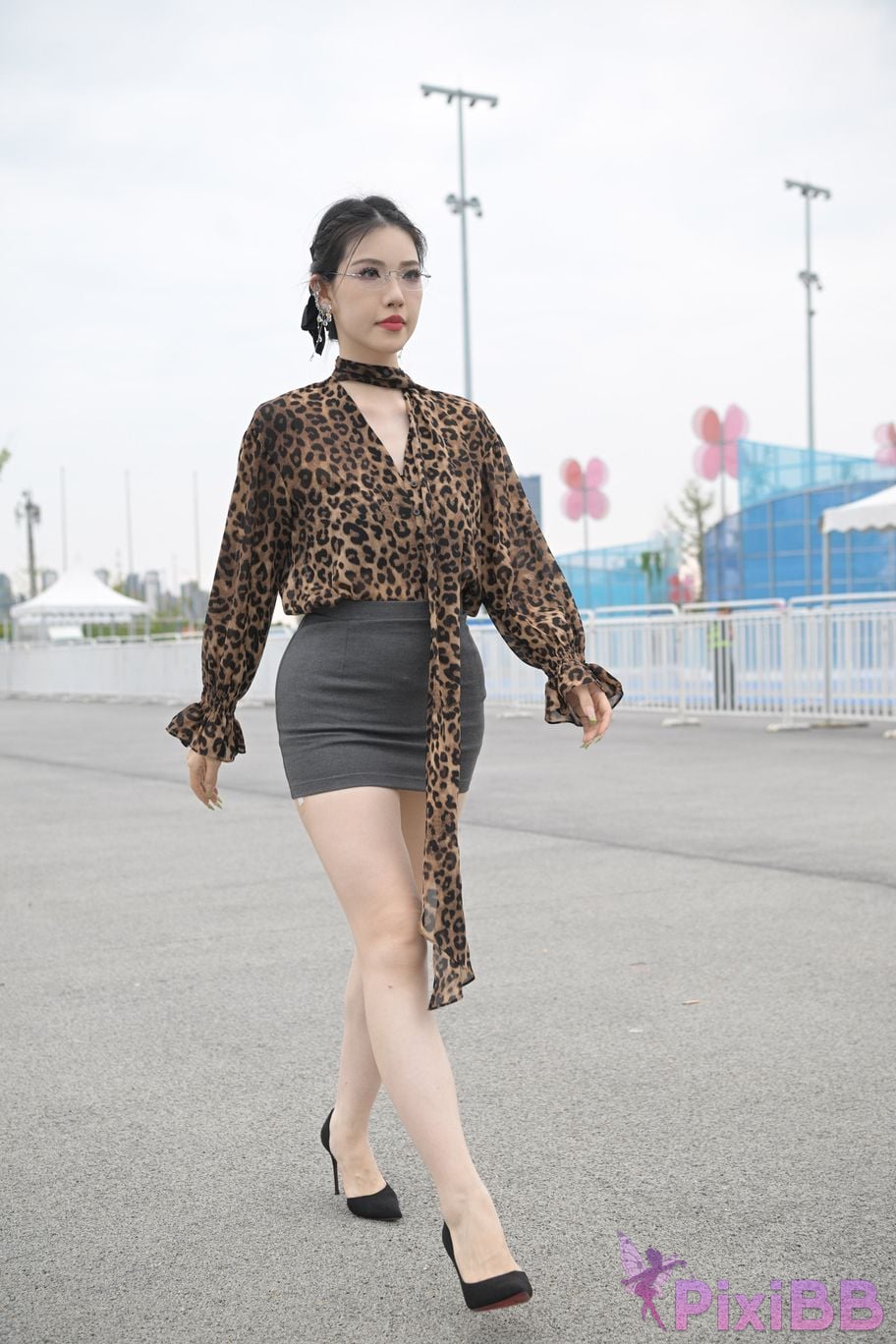 Featured Street Photography Works No.5680 Long legs leopard print PixiBB.COM 183