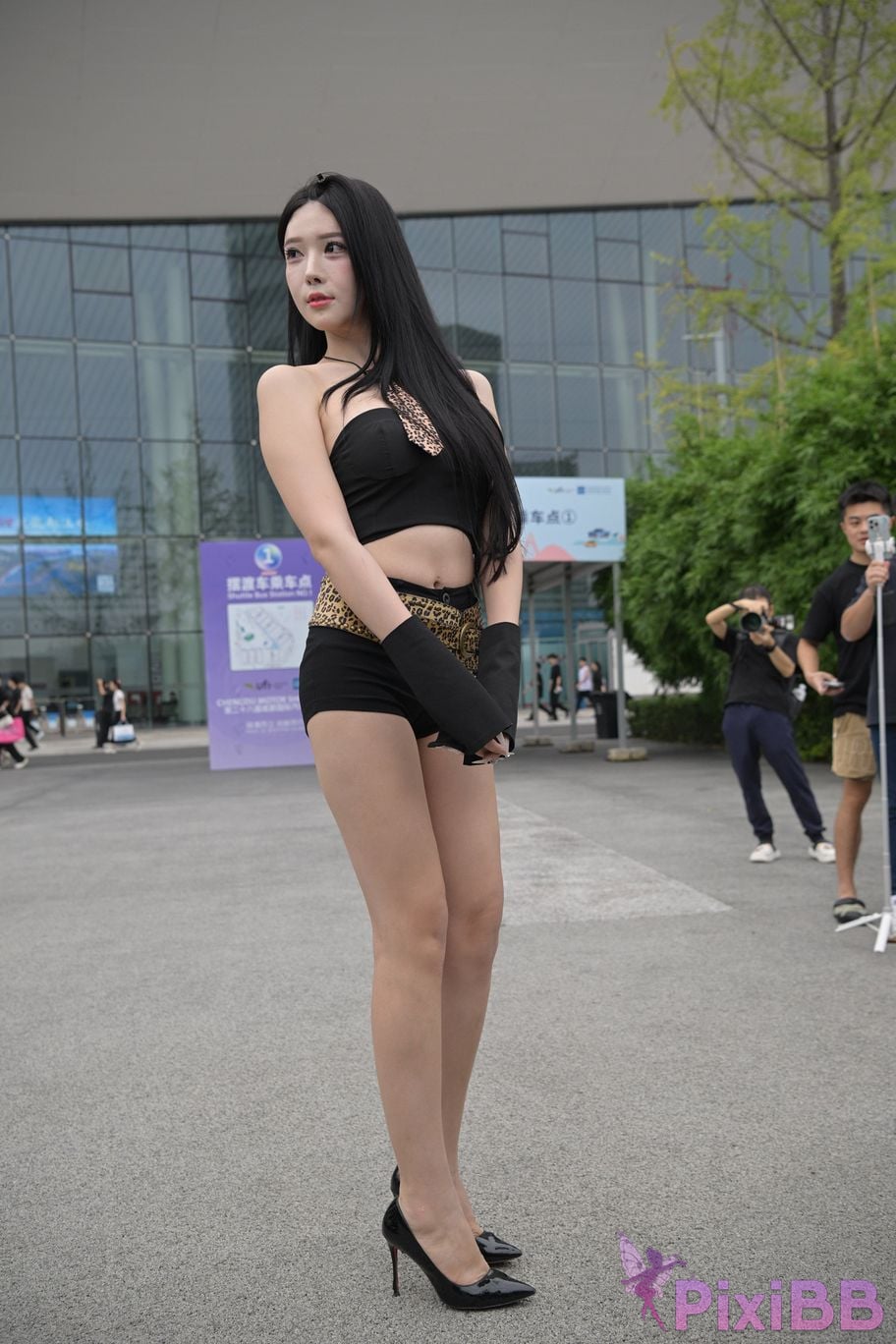 Featured Street Photography Works No.5680 Long legs leopard print PixiBB.COM 195