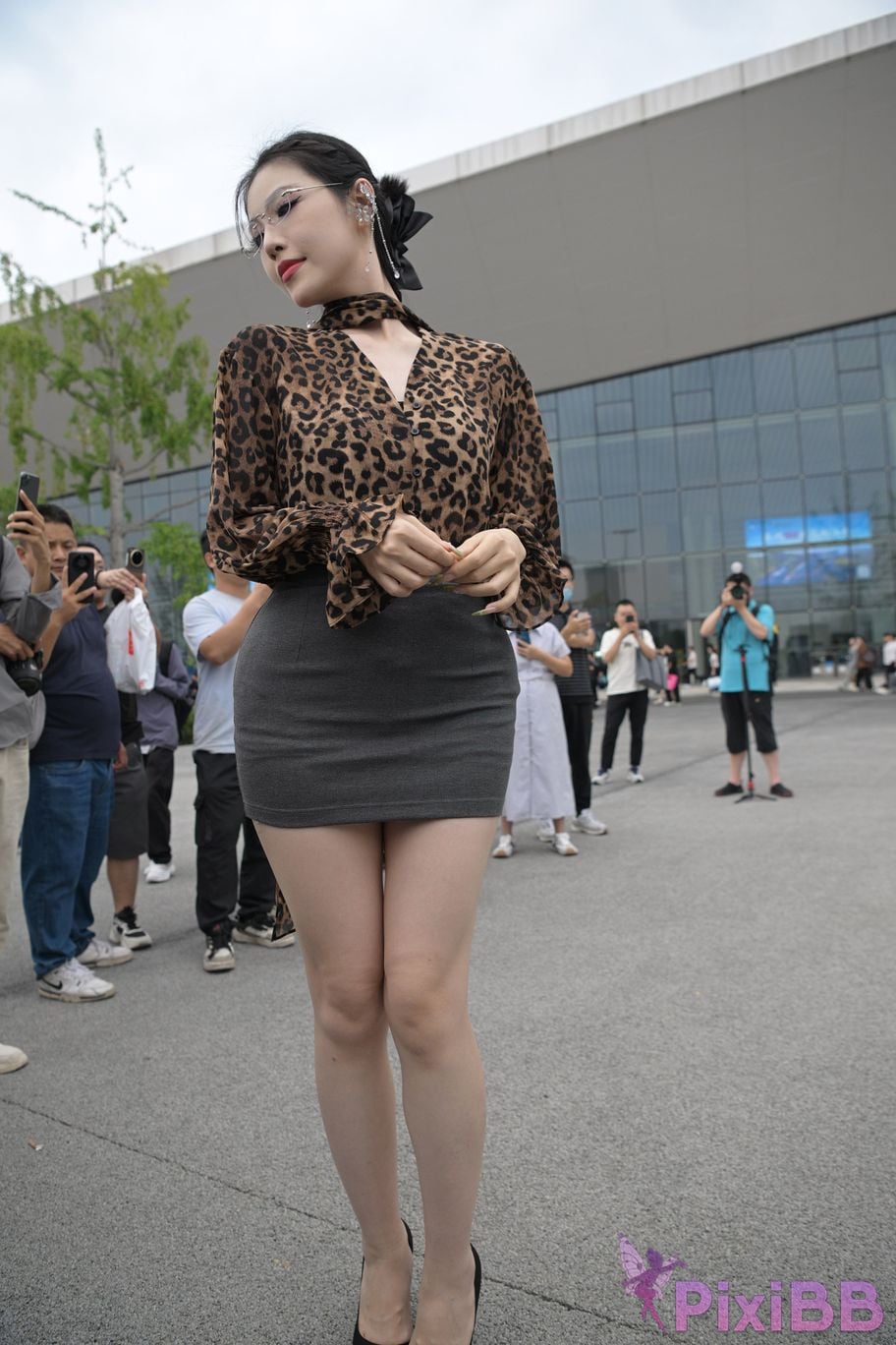 Featured Street Photography Works No.5680 Long legs leopard print PixiBB.COM 200