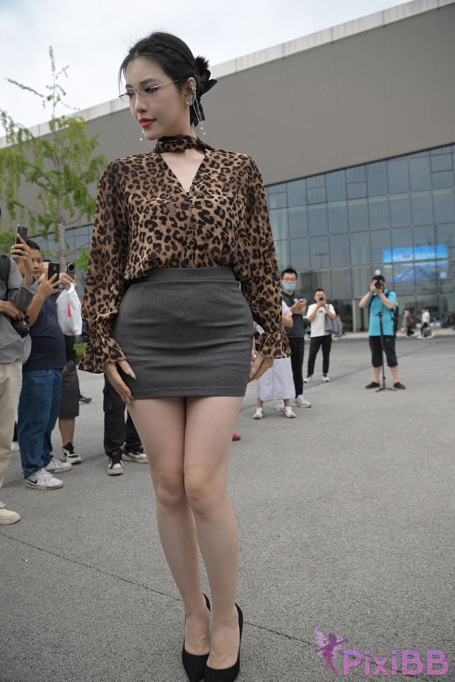 Featured Street Photography Works No.5680 Long legs leopard print PixiBB.COM 201