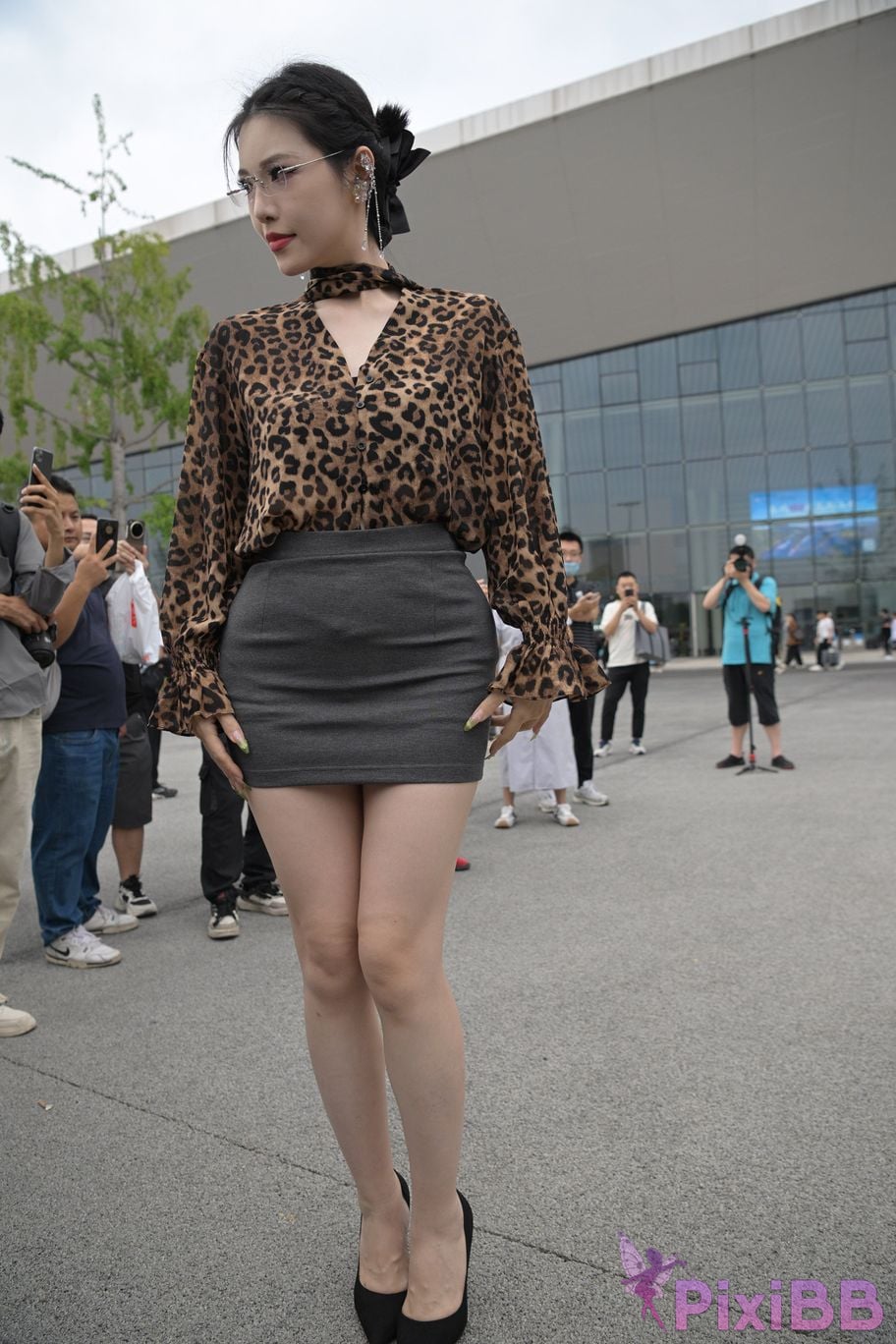 Featured Street Photography Works No.5680 Long legs leopard print PixiBB.COM 202
