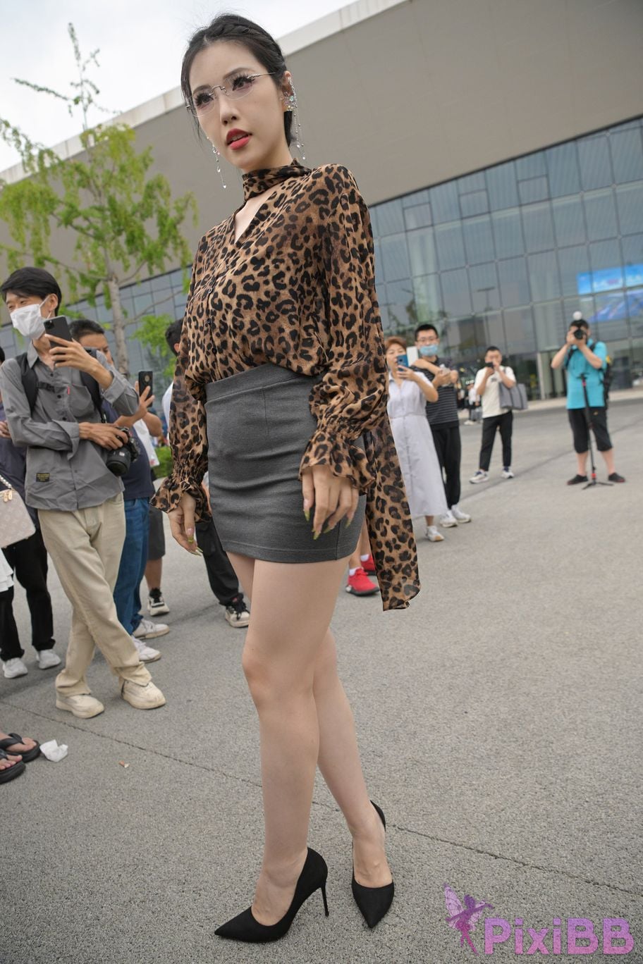 Featured Street Photography Works No.5680 Long legs leopard print PixiBB.COM 209
