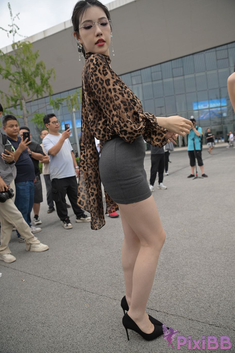 Featured Street Photography Works No.5680 Long legs leopard print PixiBB.COM 214