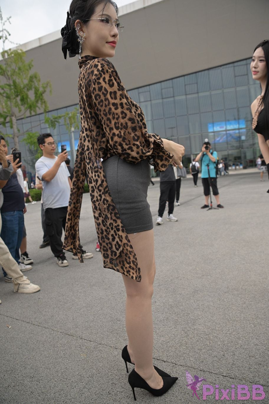 Featured Street Photography Works No.5680 Long legs leopard print PixiBB.COM 222