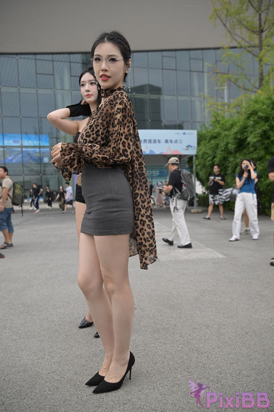 Featured Street Photography Works No.5680 Long legs leopard print PixiBB.COM 223