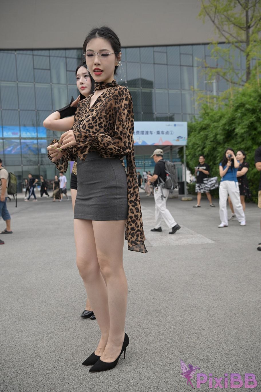 Featured Street Photography Works No.5680 Long legs leopard print PixiBB.COM 224
