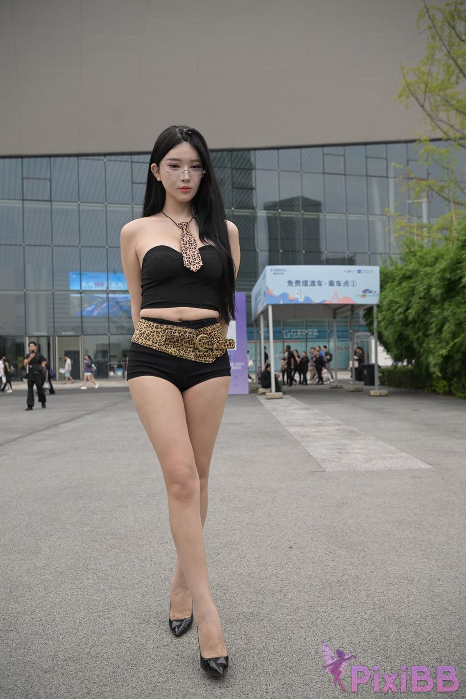 Featured Street Photography Works No.5680 Long legs leopard print PixiBB.COM 228