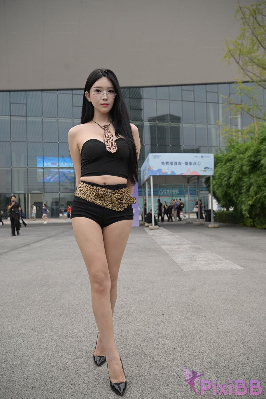 Featured Street Photography Works No.5680 Long legs leopard print PixiBB.COM 229