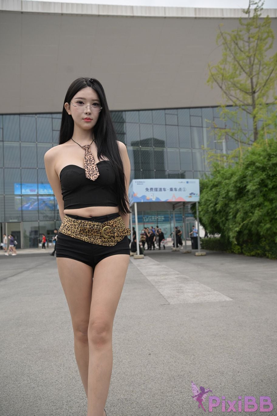 Featured Street Photography Works No.5680 Long legs leopard print PixiBB.COM 231