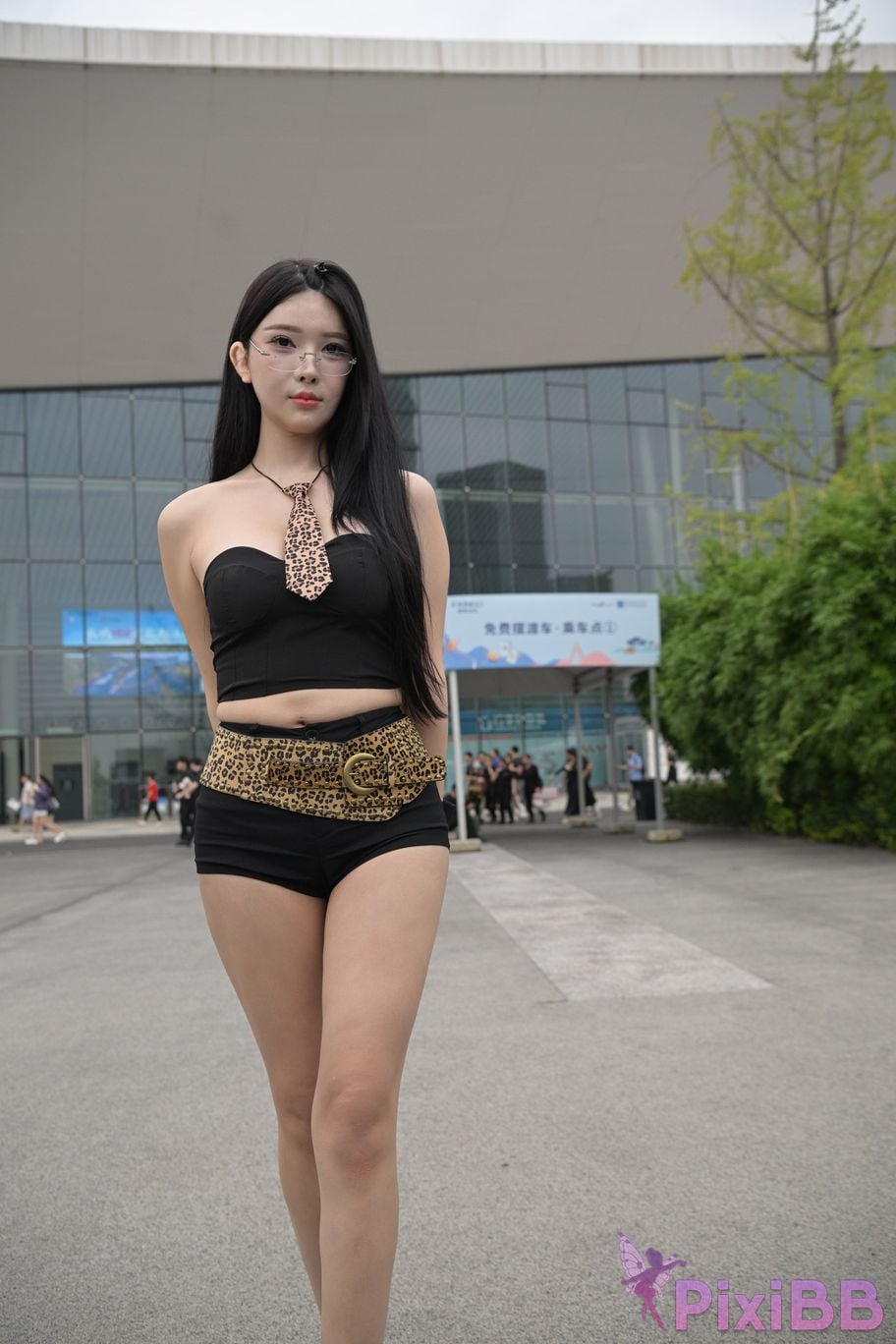 Featured Street Photography Works No.5680 Long legs leopard print PixiBB.COM 232