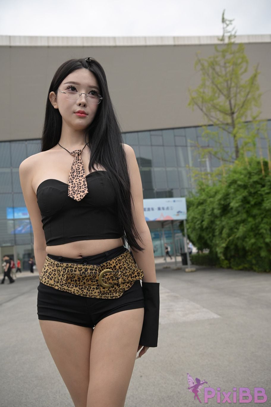 Featured Street Photography Works No.5680 Long legs leopard print PixiBB.COM 239