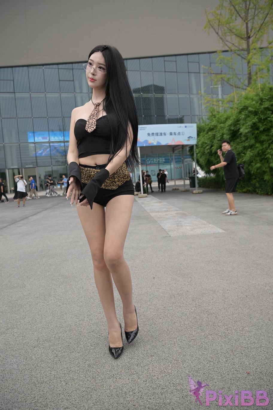 Featured Street Photography Works No.5680 Long legs leopard print PixiBB.COM 241