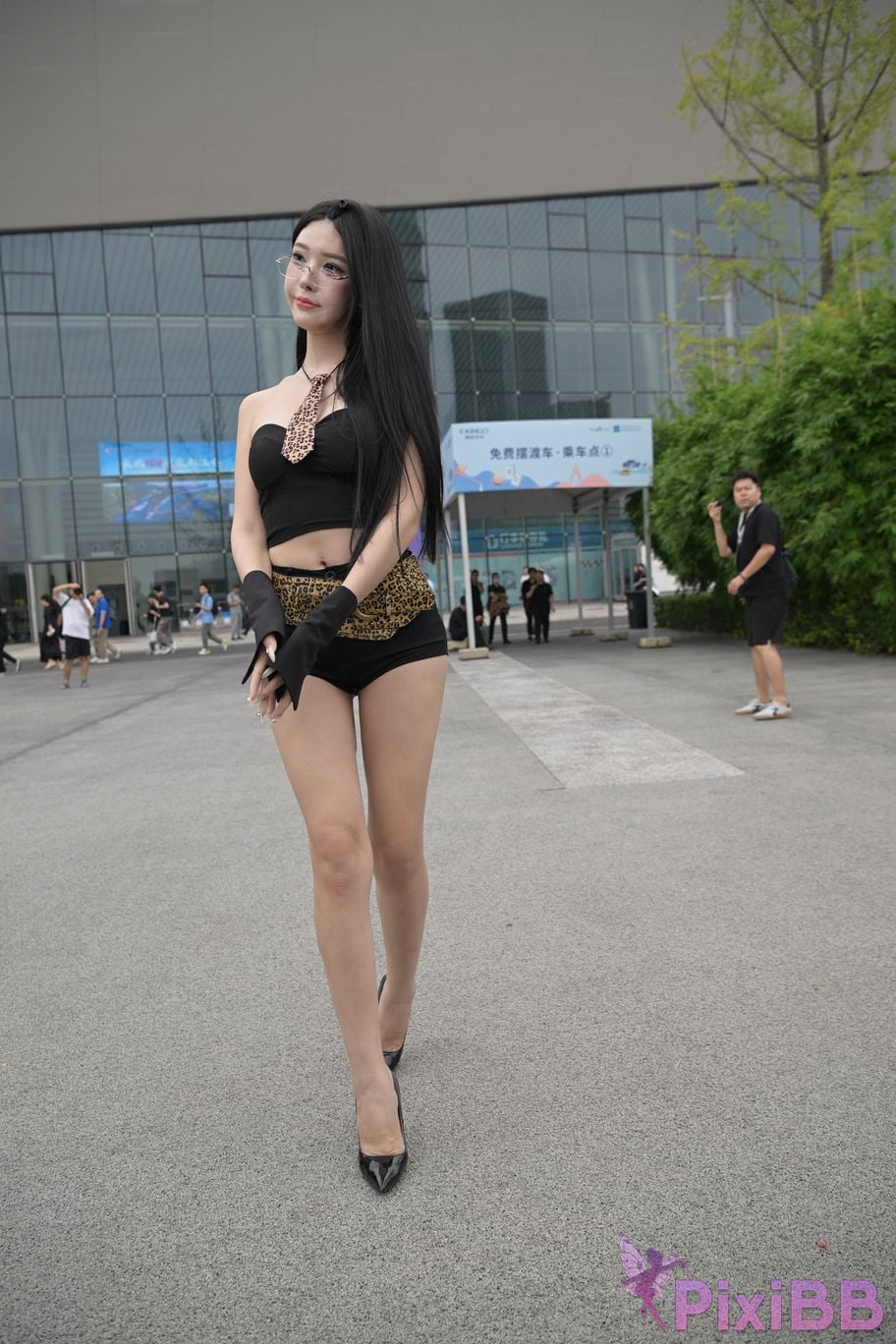 Featured Street Photography Works No.5680 Long legs leopard print PixiBB.COM 242