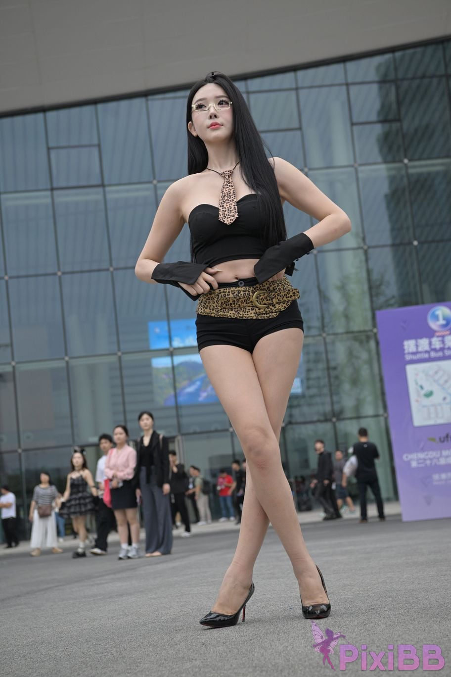 Featured Street Photography Works No.5680 Long legs leopard print PixiBB.COM 264