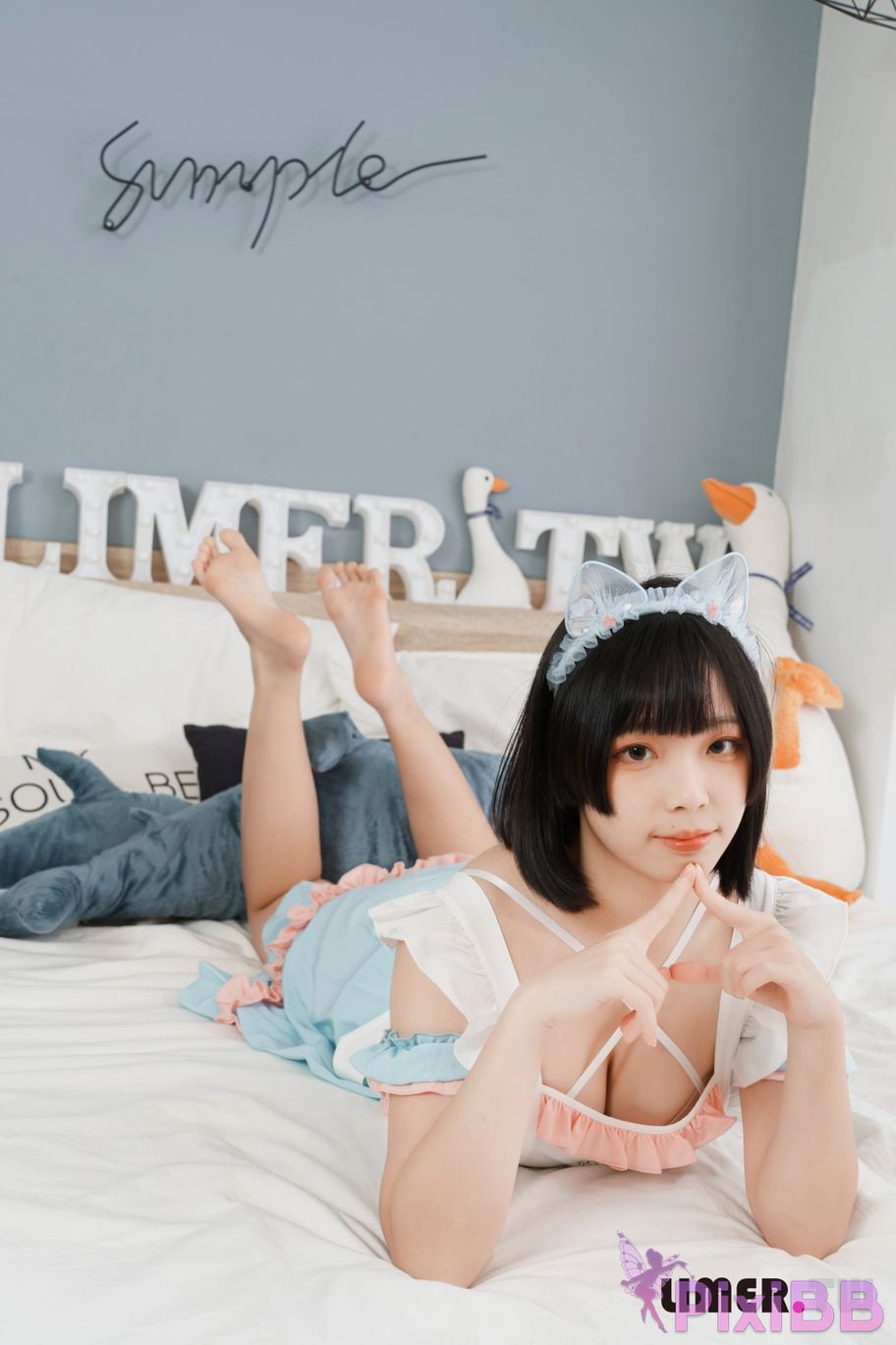 Limerence original No.055 of the maid dressed in soft European style and bare feet please enjoy master PixiBB.COM 095