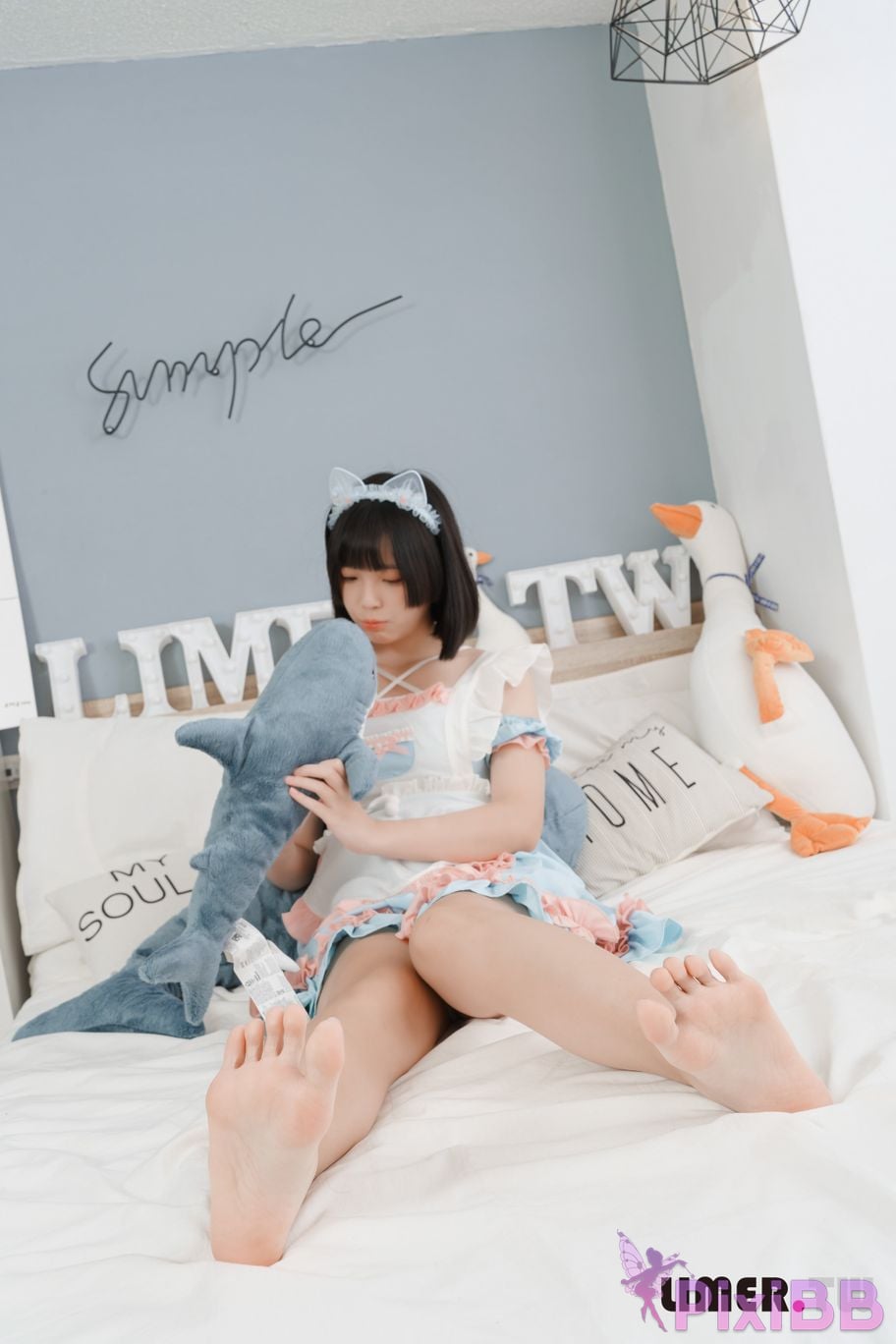 Limerence original No.055 of the maid dressed in soft European style and bare feet please enjoy master PixiBB.COM 108