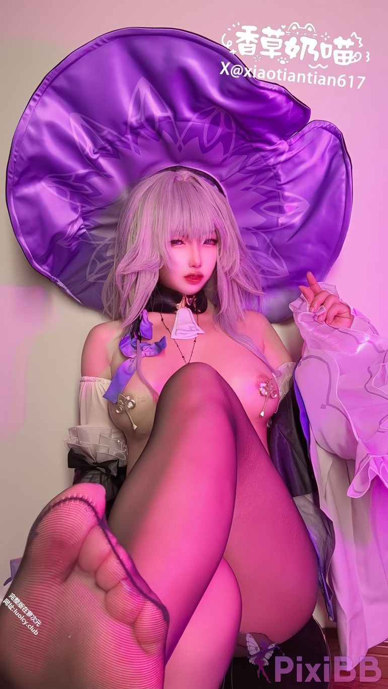 Cosplayer Vanilla Milk Meow Two tailed white tiger loli exposed outdoors PixiBB.COM 005