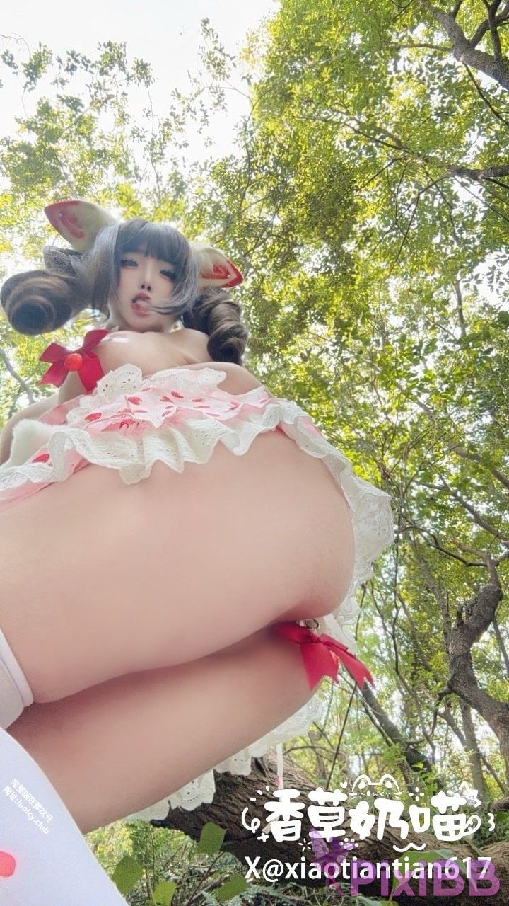 Cosplayer Vanilla Milk Meow Two tailed white tiger loli exposed outdoors PixiBB.COM 016