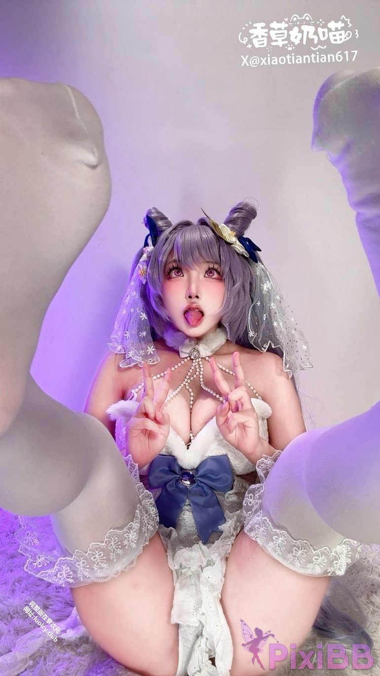 Cosplayer Vanilla Milk Meow Two tailed white tiger loli exposed outdoors PixiBB.COM 023
