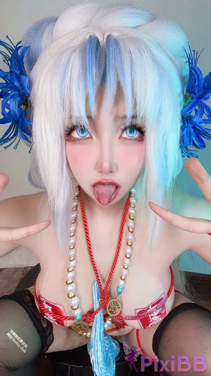 Cosplayer Vanilla Milk Meow Two tailed white tiger loli exposed outdoors PixiBB.COM 165