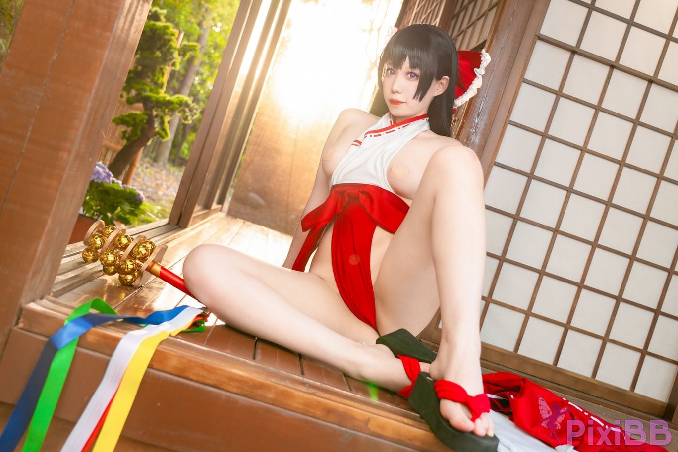 Cosplayer reed shrine maiden PixiBB.COM 015