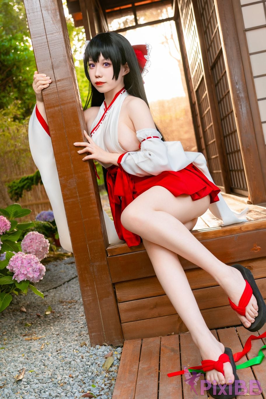 Cosplayer reed shrine maiden PixiBB.COM 023