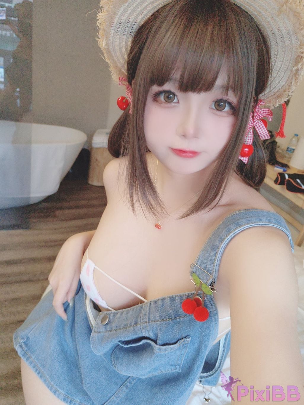 Cosplayer Hinajiao suspender jeans PixiBB.COM 021