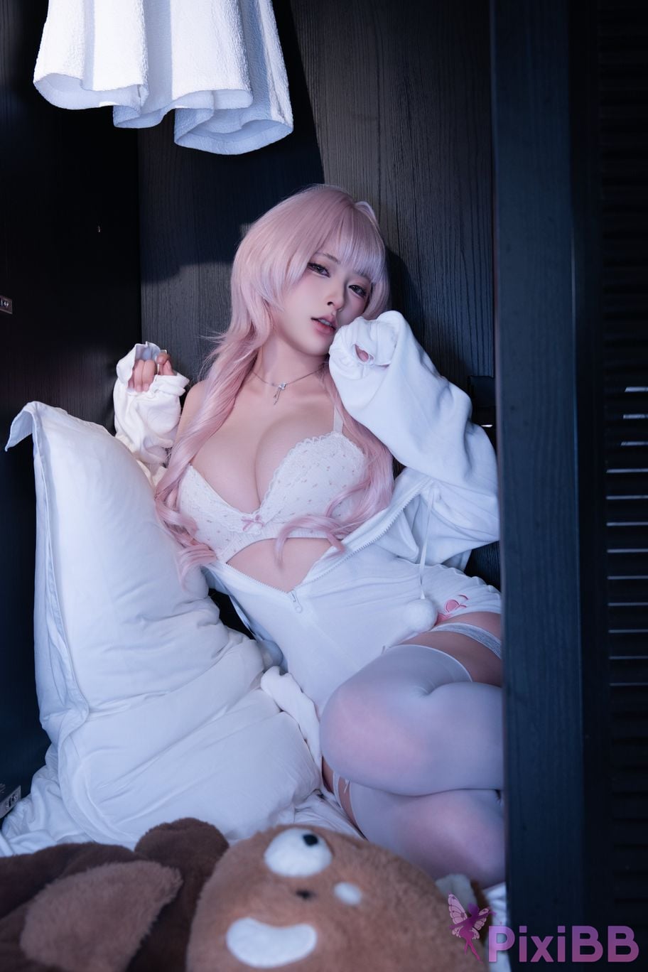 Cosplayer Yuno Shimizu rabbit in closet PixiBB.COM 030