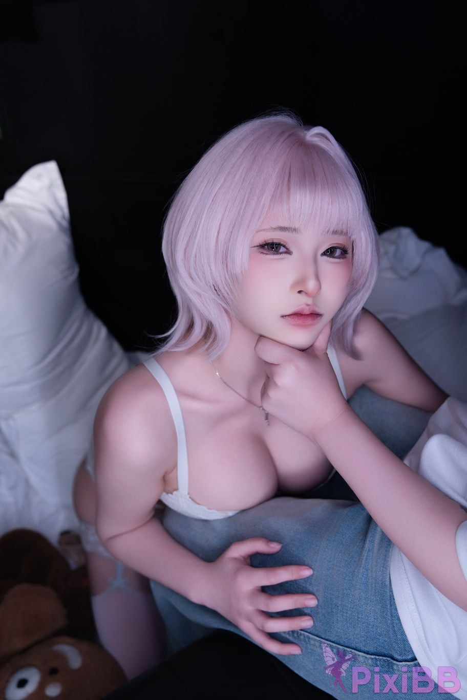 Cosplayer Yuno Shimizu rabbit in closet PixiBB.COM 048