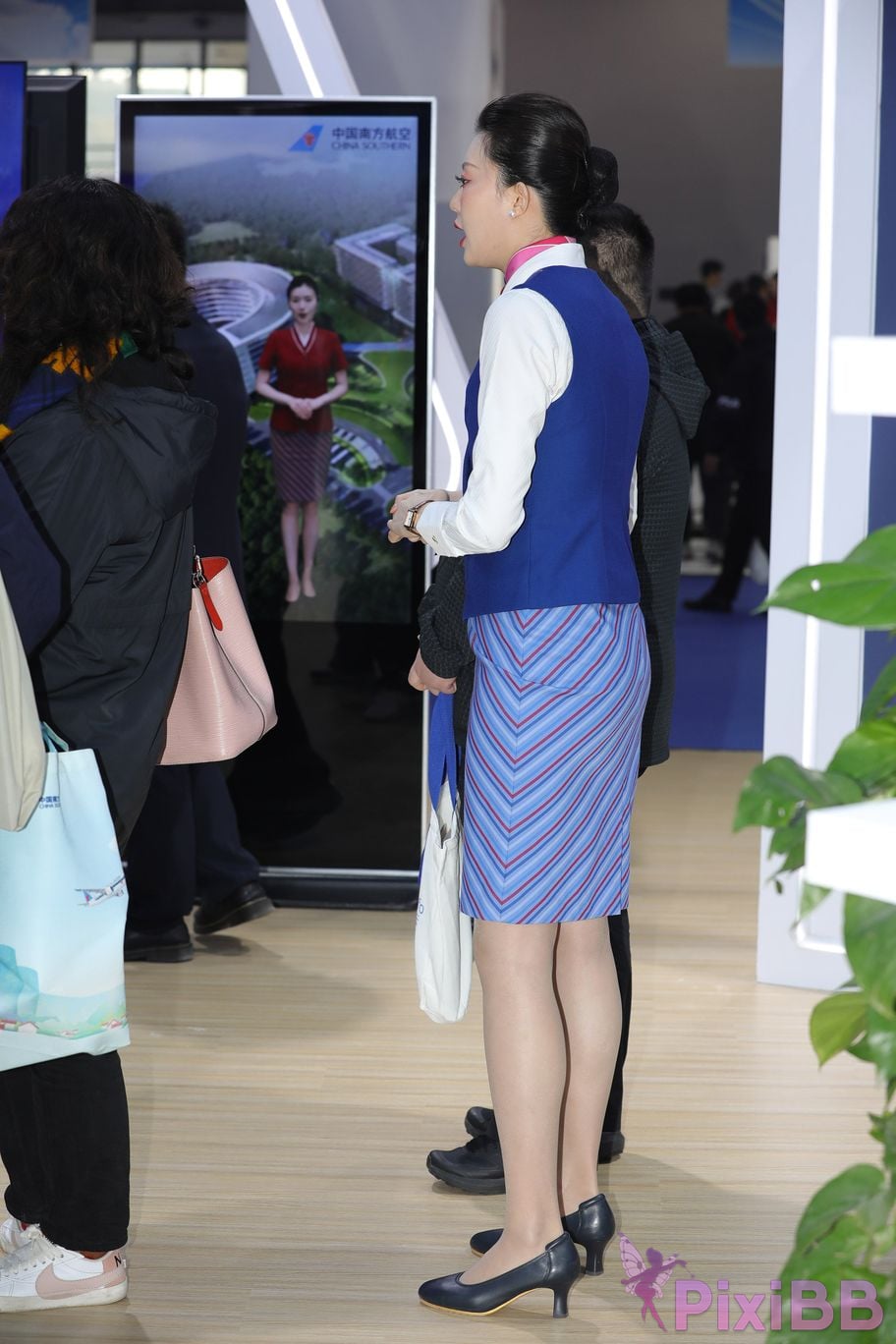 Featured Street Photography Works No.5687 China Southern Airlines uniform PixiBB.COM 063