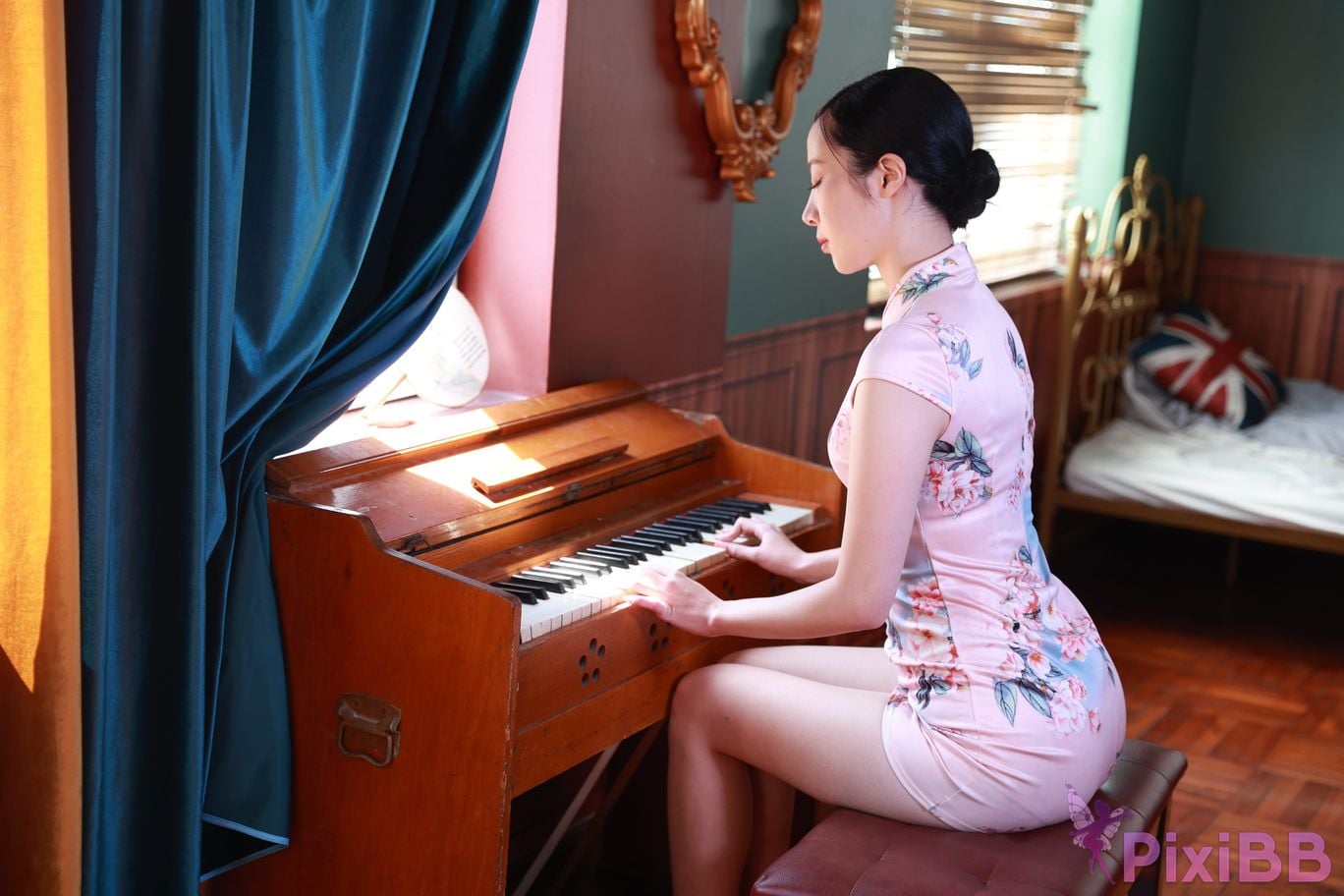 Private Photoshoot Zhang Xin Ladyly temperament cheongsam royal sister Full scale room shooting collection PixiBB.COM 002.JPG