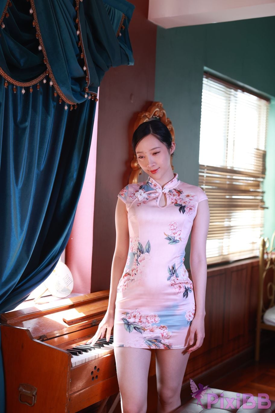 Private Photoshoot Zhang Xin Ladyly temperament cheongsam royal sister Full scale room shooting collection PixiBB.COM 013.JPG