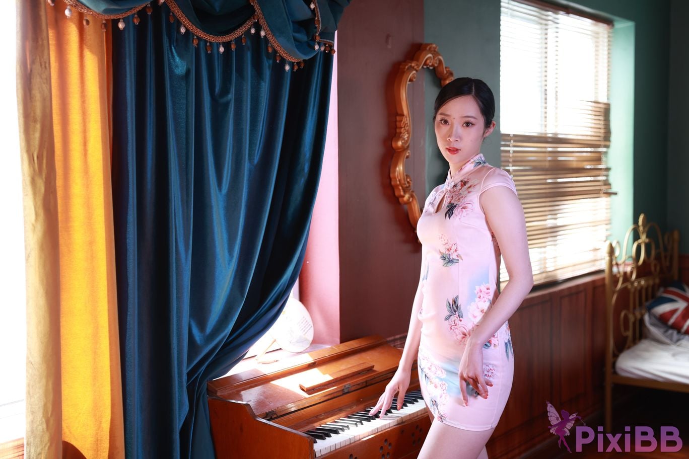 Private Photoshoot Zhang Xin Ladyly temperament cheongsam royal sister Full scale room shooting collection PixiBB.COM 090.JPG