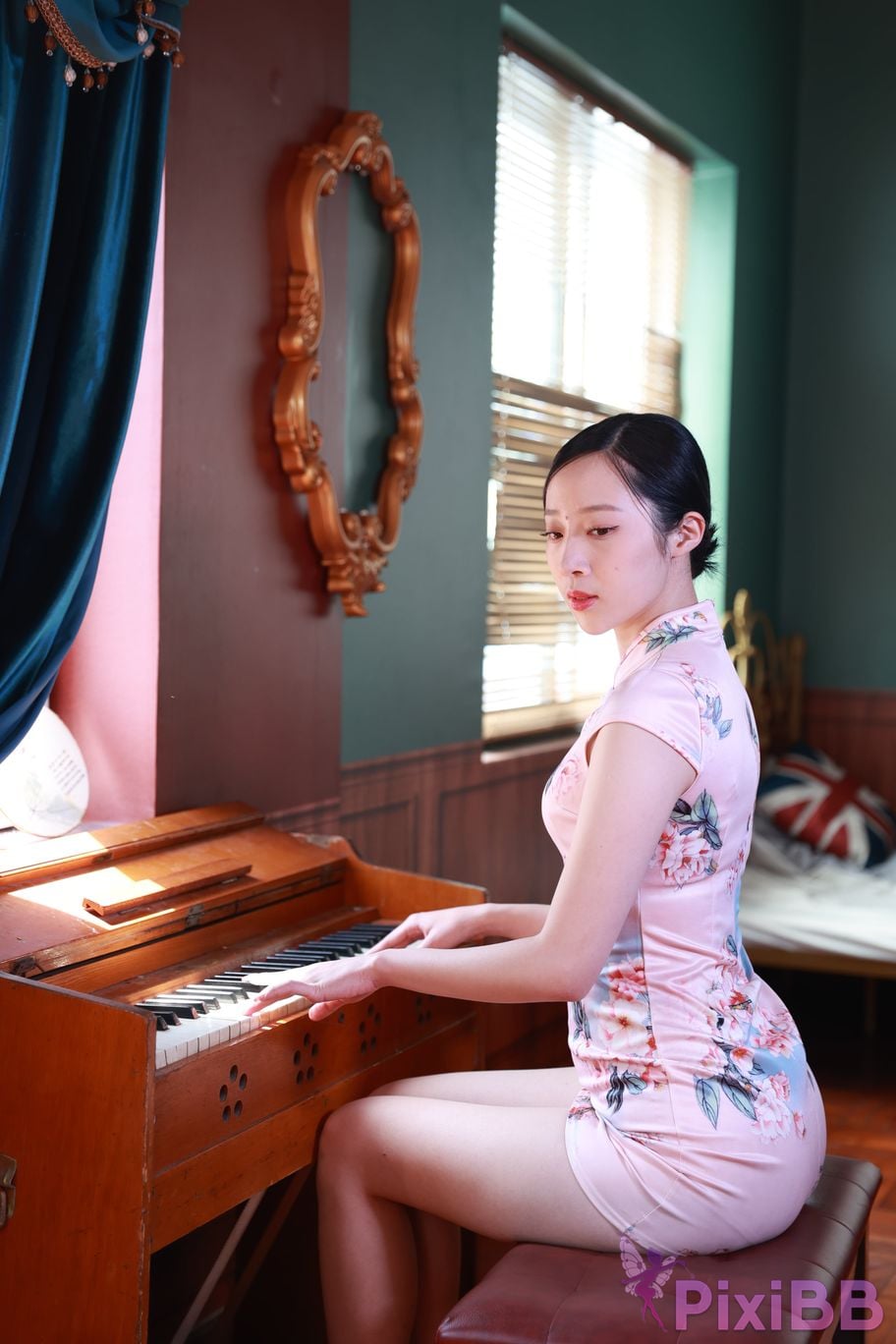 Private Photoshoot Zhang Xin Ladyly temperament cheongsam royal sister Full scale room shooting collection PixiBB.COM 556.JPG