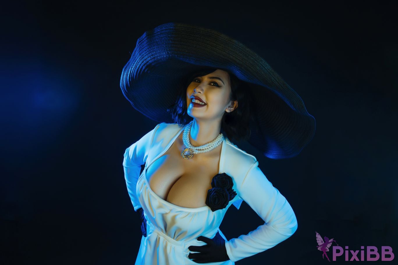 UyUyLadyDimitrescu PixiBB.COM 16