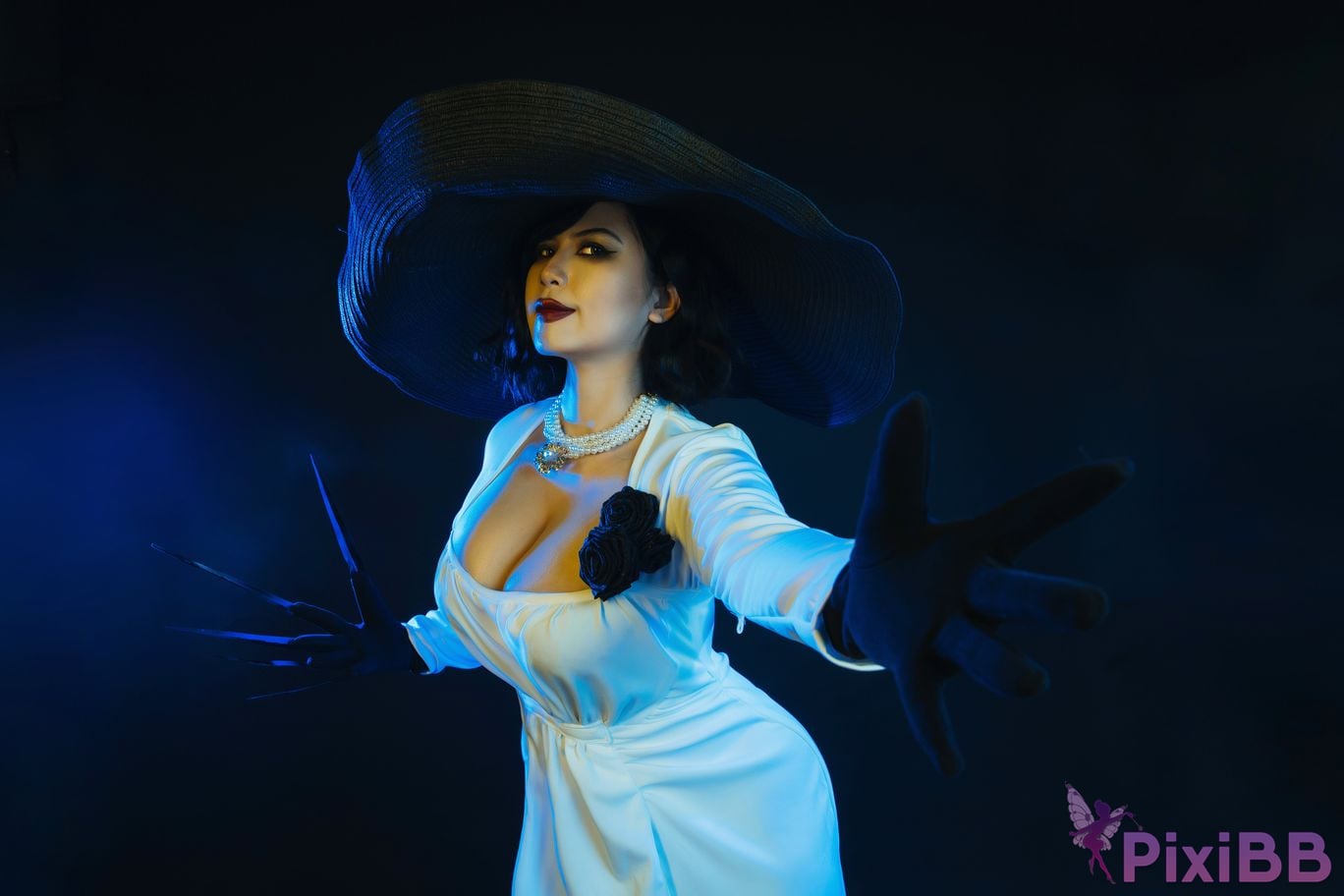 UyUyLadyDimitrescu PixiBB.COM 17