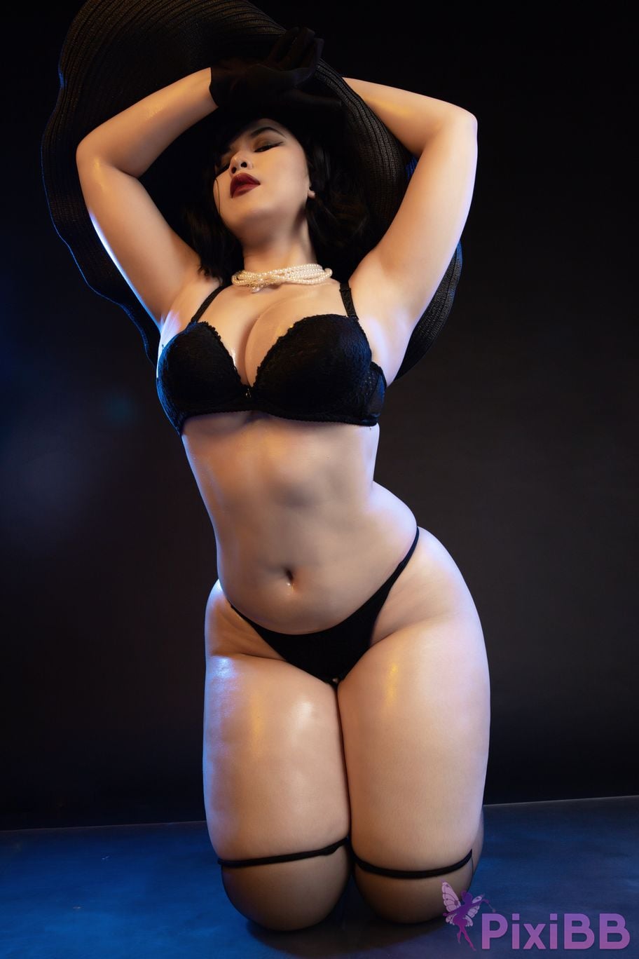 UyUyLadyDimitrescu PixiBB.COM 8