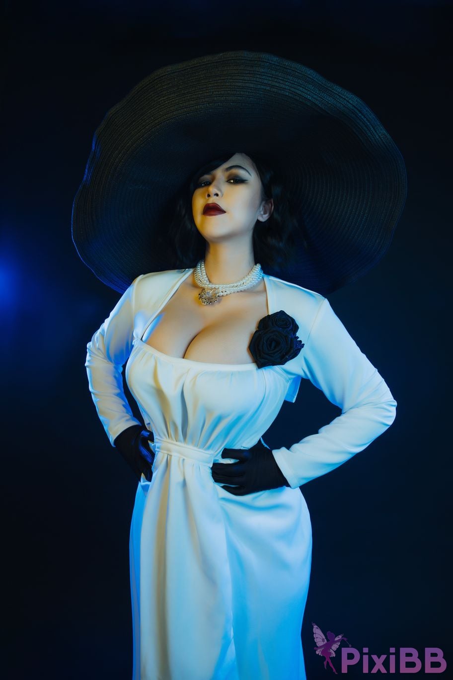 UyUyLadyDimitrescu PixiBB.COM