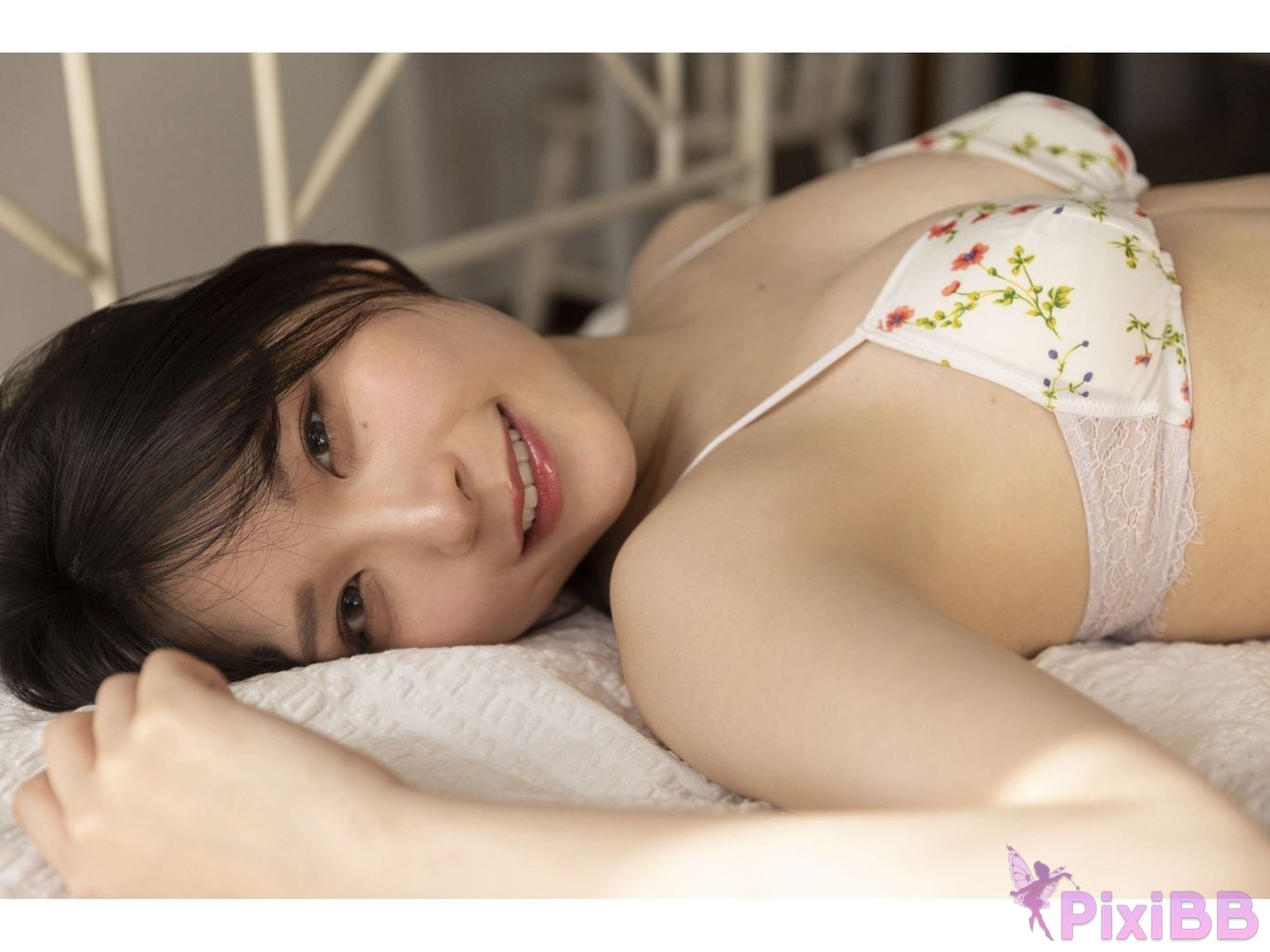 Japanese Idol Not too sweet Young Gangan Digital Limited Photo Book As a new manga artist posing model came to my house for the first time today. PixiBB.COM 059