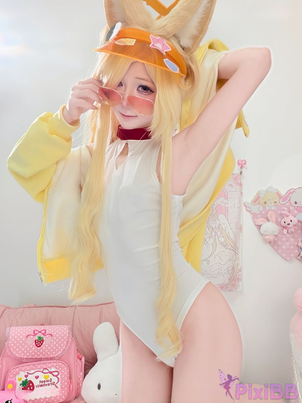Cosplayer Somezo ran3 Blue Archive Lily Garden Shengya swimsuit PixiBB.COM 001