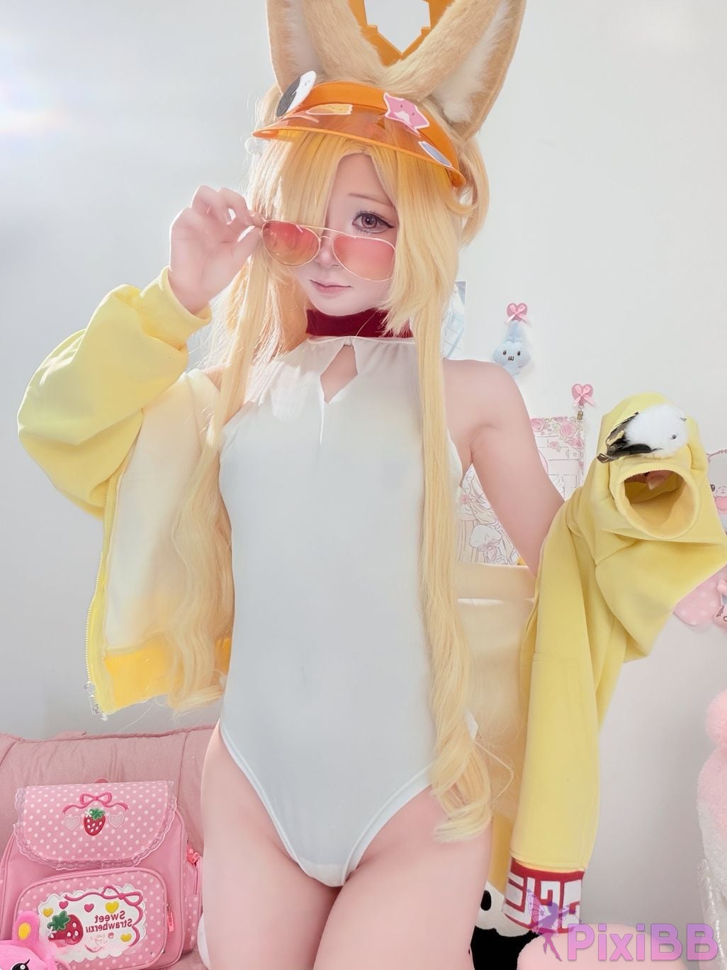 Cosplayer Somezo ran3 Blue Archive Lily Garden Shengya swimsuit PixiBB.COM 012