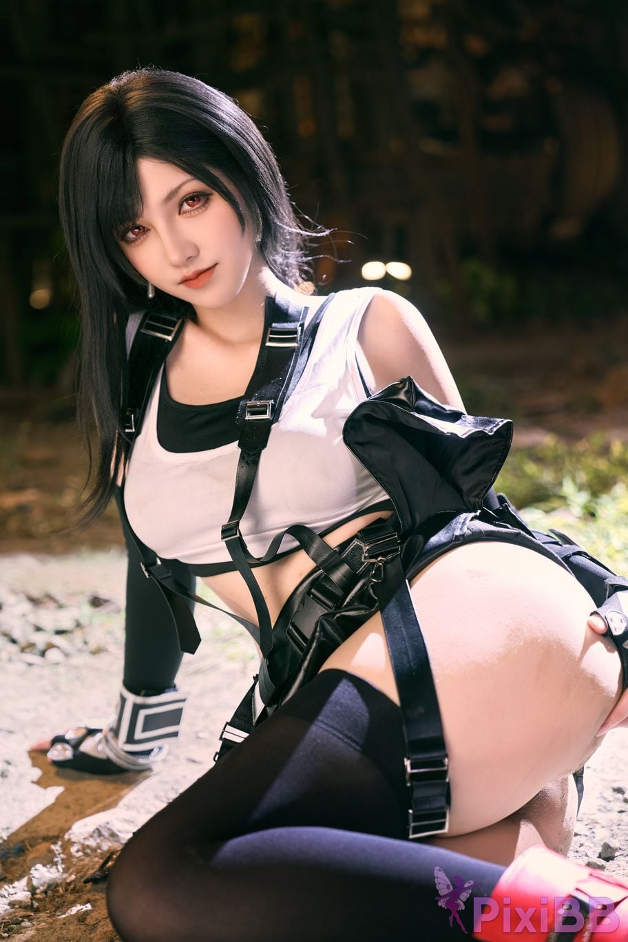 Cosplayer Axun kaOri final fantasy Tifa PixiBB.COM 035