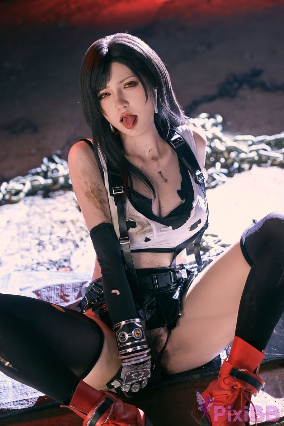 Cosplayer Axun kaOri final fantasy Tifa PixiBB.COM 240
