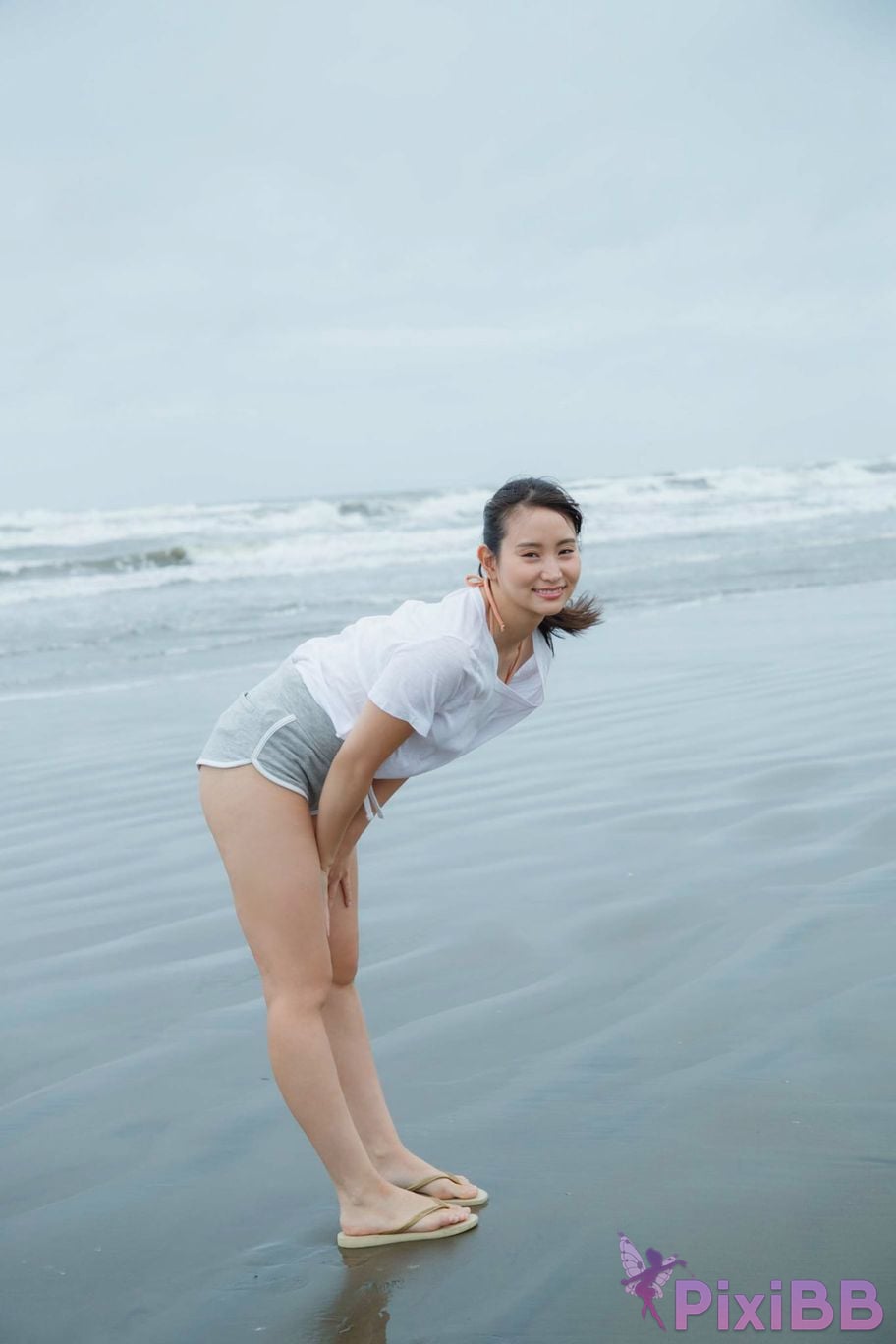 Japanese Idol Nagao Mariya FRIDAY digital photo book on the beach in winter Alone with you vol.1 PixiBB.COM 025