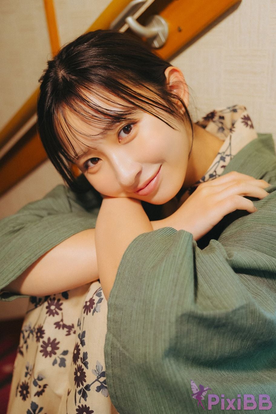 Japanese Idol Hinata Matsumoto FRIDAY digital photo book Bodies staring at each other Vol.1 PixiBB.COM 009