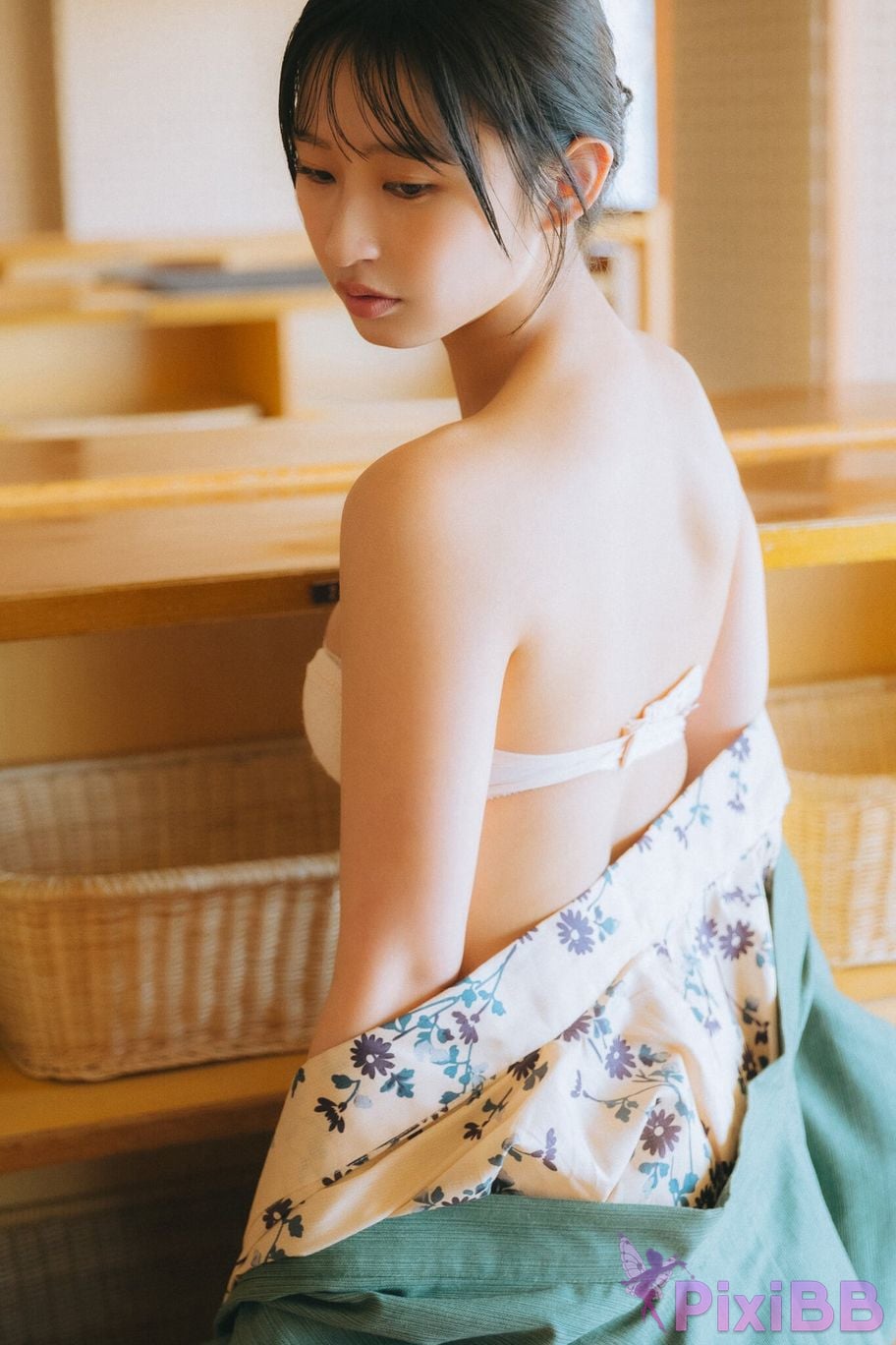 Japanese Idol Hinata Matsumoto FRIDAY digital photo book Bodies staring at each other Vol.1 PixiBB.COM 010