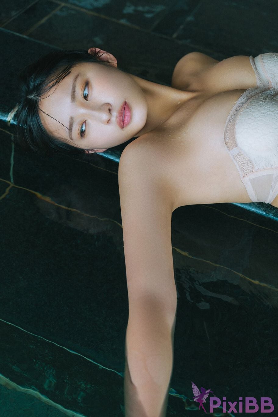 Japanese Idol Hinata Matsumoto FRIDAY digital photo book Bodies staring at each other Vol.1 PixiBB.COM 022