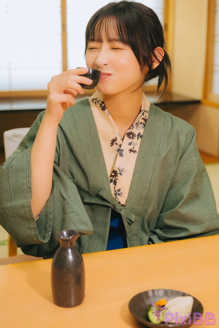 Japanese Idol Hinata Matsumoto FRIDAY digital photo book Bodies staring at each other Vol.1 PixiBB.COM 029