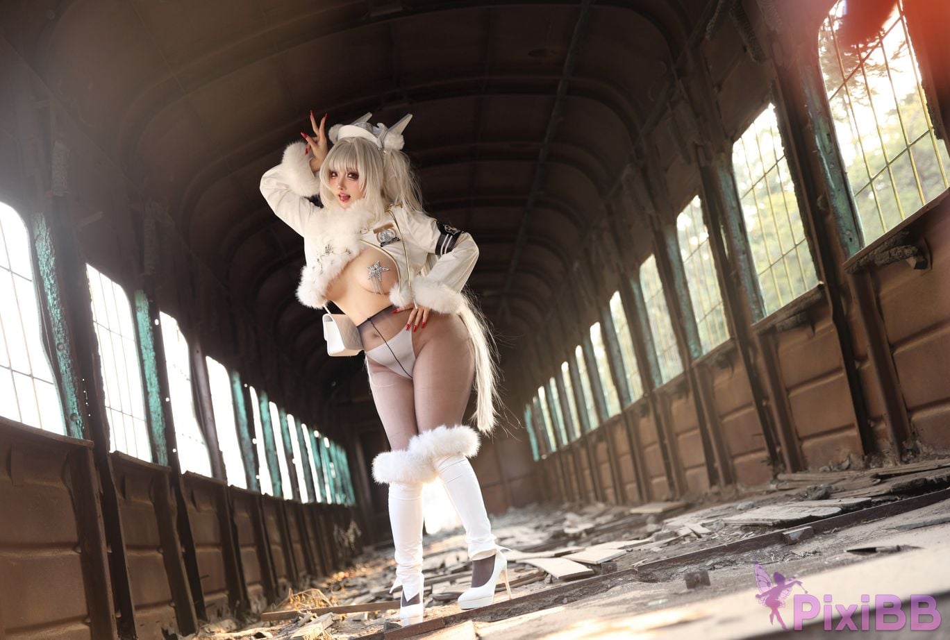 Cosplayer soso swish white rabbit train PixiBB.COM 004.JPG