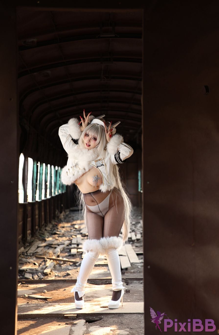 Cosplayer soso swish white rabbit train PixiBB.COM 008.JPG